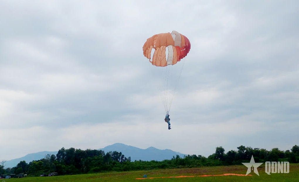 Những “cánh chim vải” dũng mãnh trên bầu trời Hà Nội